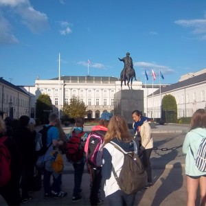 Przed Pałacem Prezydenckim