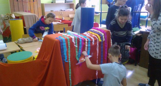 Lekcja biblioteczna w klasie czwartej