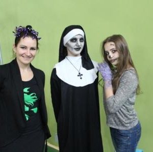 Pani Dyrektor wraz z Igą i Julią z klasy 7