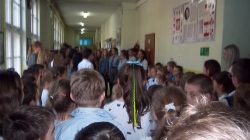 Szkołą do hymnu